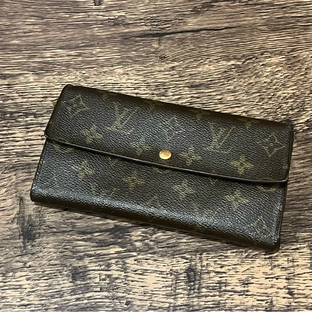 SOLD 🎉🎉Authentic Louis Vuitton Wallet Crossbody - Picture 7 of 8